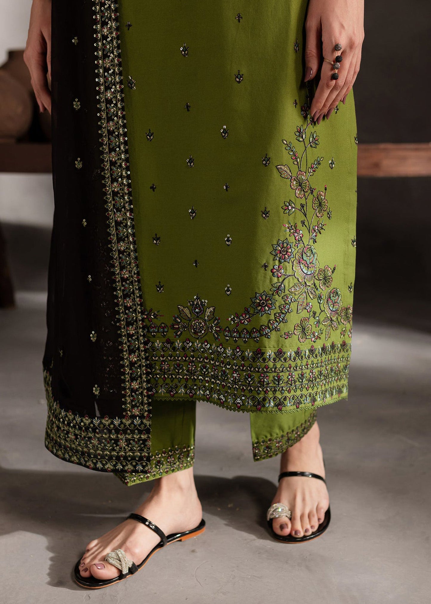 Ezzah 3pcs - Lawn Embroidered