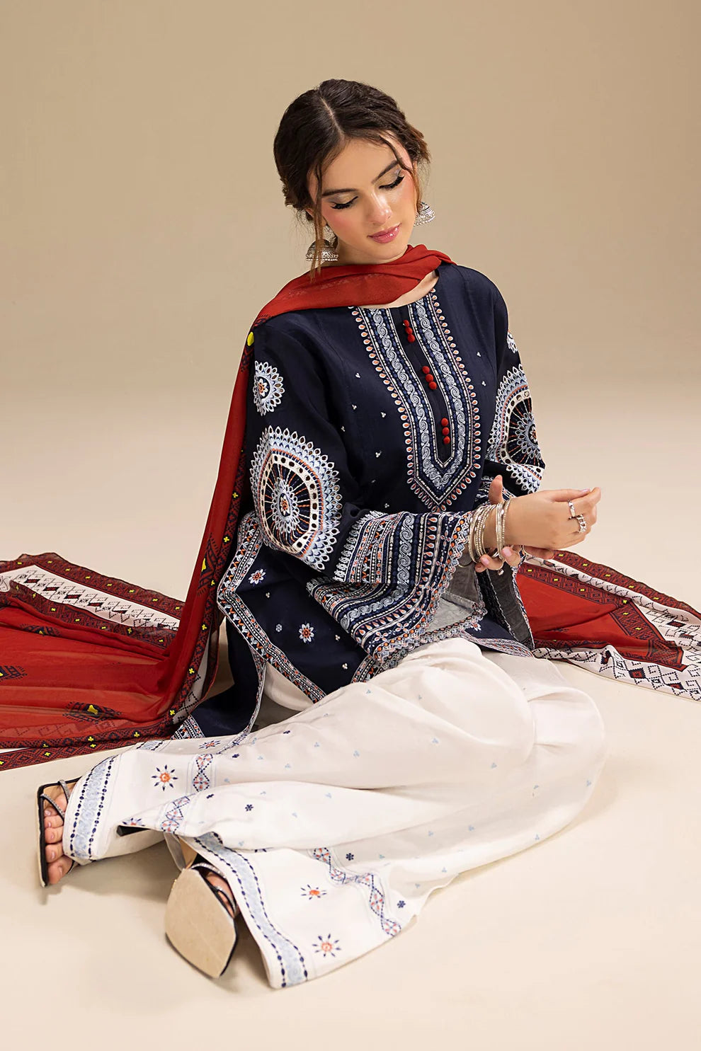 Roha Embroidered 3pc