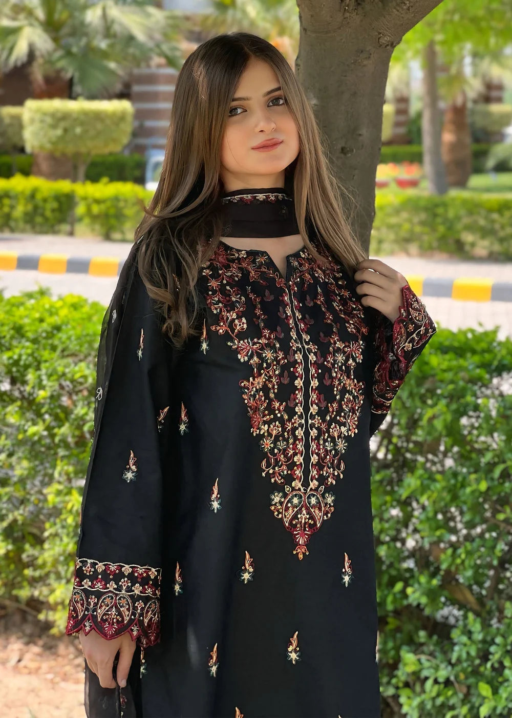 Parsa 3pcs Embroidered Cotton Lawn