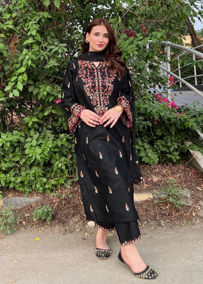 Parsa 3pcs Embroidered Cotton Lawn