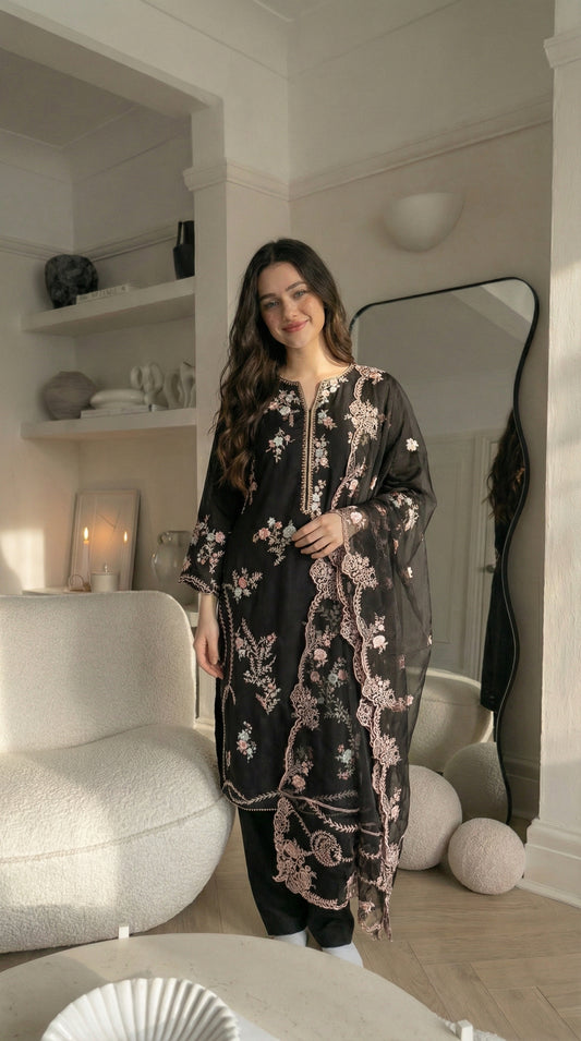 Haniya Embroiderd 3pc - Lawn