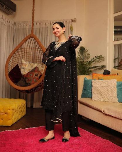 HANIA AMIR